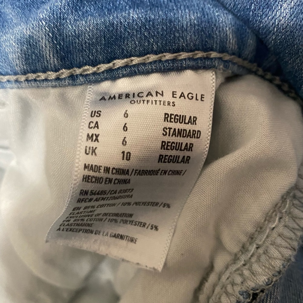 American Eagle High Rise Distress Jeans - Picture 5 of 6
